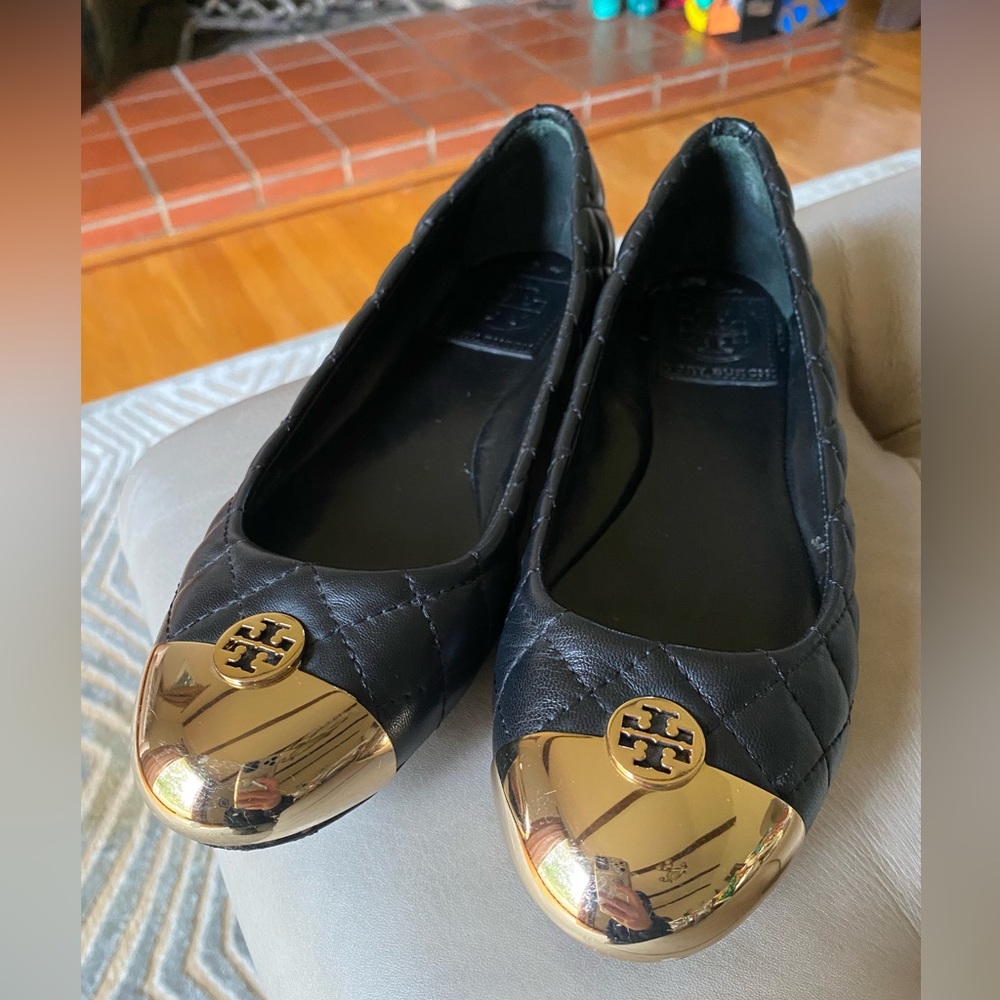 Preloved Tory Burch Kaitlyn black quilted good cap toe ballet flats size 5 - Picture 2 of 16